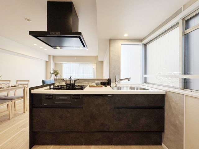 【ロビー】 | クレール亀戸 | 集合ポストなどを備えたエントランスホール。ここもマンションの顔となる部分であり、しっかりと清掃の行き届いたさまに安心感をおぼえます。～即日のご見学可能～　お問合せはお気軽にどうぞ。
