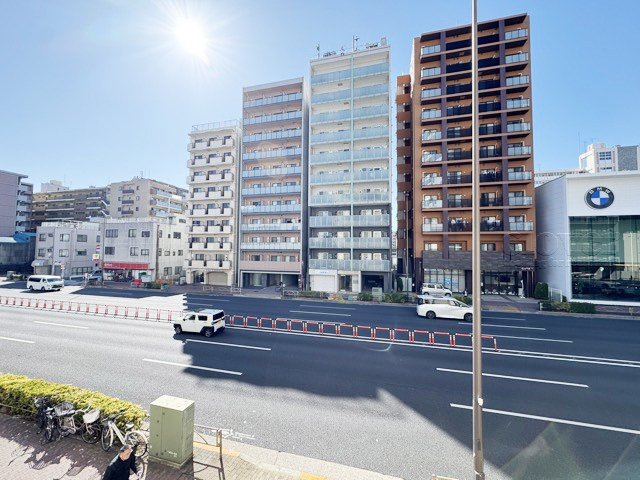 【受付】 | クレール亀戸 | 管理人さんが勤務する管理室。このマンションがきれいに保たれているのは、もちろん管理人さんのおかげ。～即日のご見学可能～　お問合せはお気軽にどうぞ。
