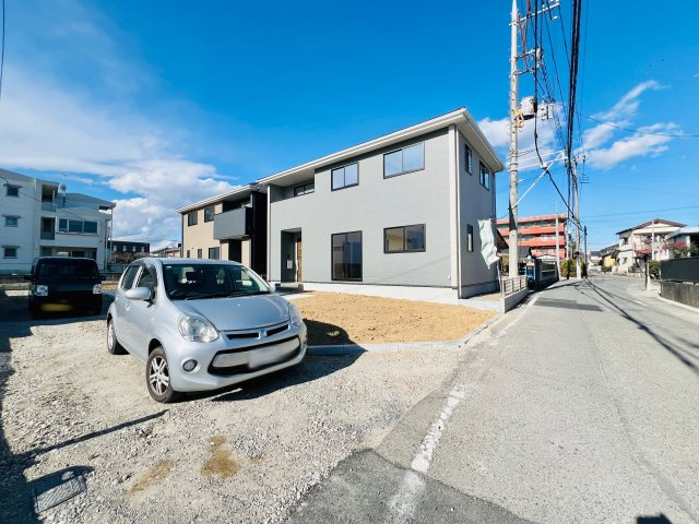 前橋市前箱田町の前面道路含む現地写真|閑静な住宅街で駐車も焦らずに◎