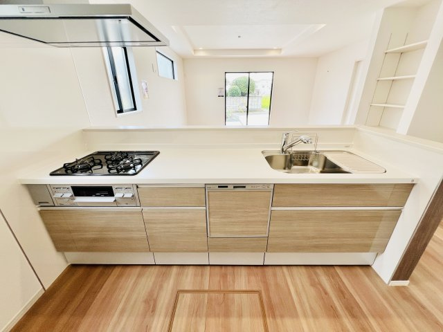 前橋市朝倉町のキッチン|お料理が快適に出来るキッチンは、ご家族との会話も弾む対面式♪