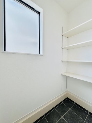 前橋市朝倉町の収納|履物以外もたっぷり収納可能な、広々玄関収納♪
