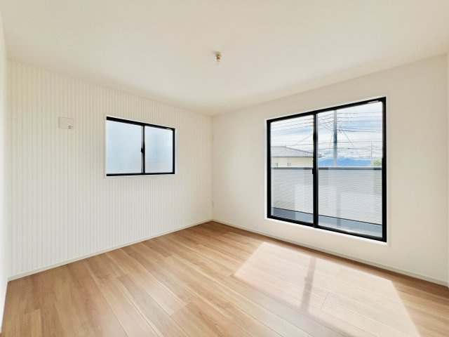 前橋市朝倉町の洋室|7帖の洋室はWIC付きですっきりとした空間で過ごせます♪