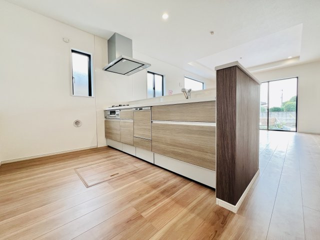 前橋市朝倉町のキッチン|お鍋やフライパンなどもたっぷり収納可能なキッチン♪