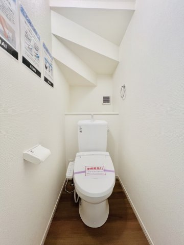 前橋市朝倉町のトイレ|奥行きもあるトイレ◎
1.2階に完備！