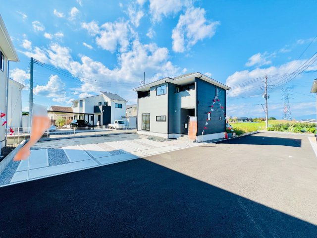 前橋市東善町の前面道路含む現地写真|敷地内で駐車も楽々♪