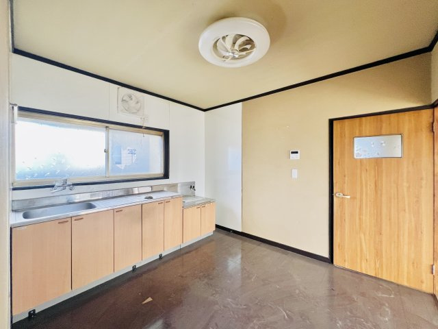 太田市下浜田のキッチン|作業スペースも広く、収納も充実のキッチン♪