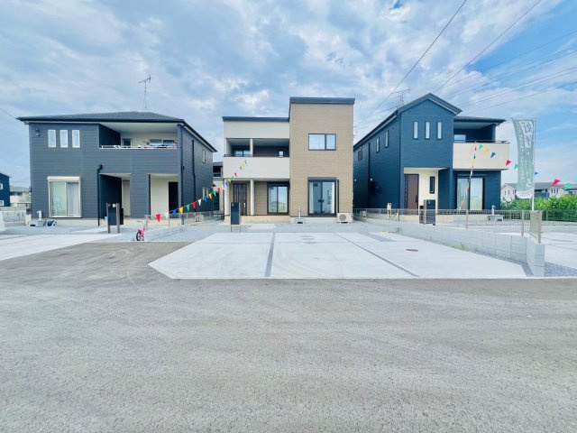 太田市東別所町の前面道路含む現地写真|駐車スペース3台可◎