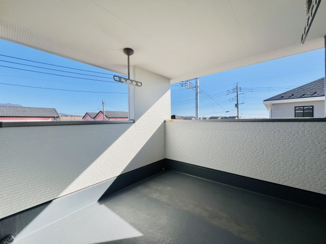 渋川市八木原のバルコニー|趣味の時間も楽しめるインナーバルコニー♪