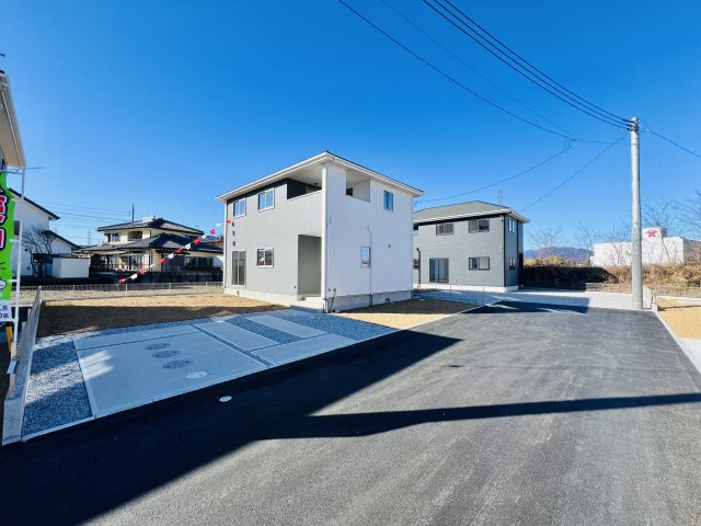 渋川市八木原の前面道路含む現地写真|車の通りも少なく駐車も楽々♪