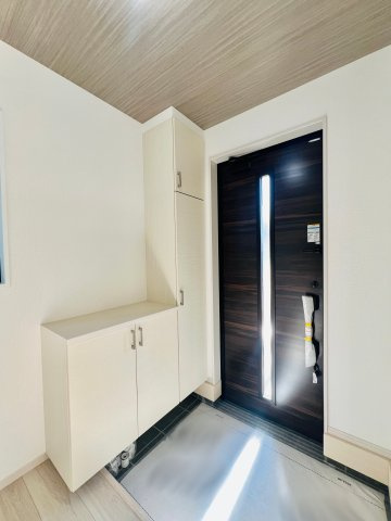 渋川市石原の玄関|着脱もスムーズに出来る広々とした玄関♪