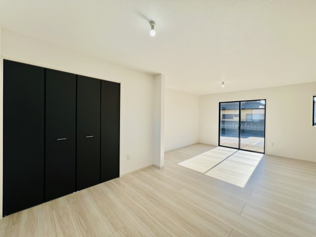 渋川市石原の洋室|間仕切り対応可で4.9帖洋室＋16帖LDKとしても◎