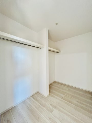 渋川市石原の収納|3帖のWICはたっぷり収納可能♪