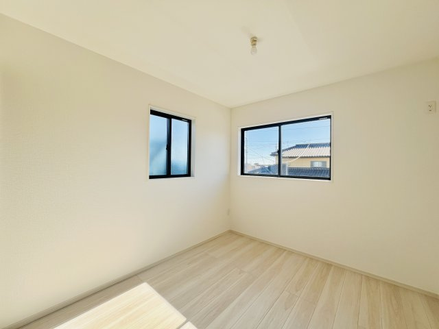 渋川市石原の洋室|お子様の一人部屋デビューにも最適♪