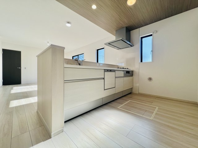 渋川市石原のキッチン|作業スペースも広くお料理も快適にできるキッチン♪