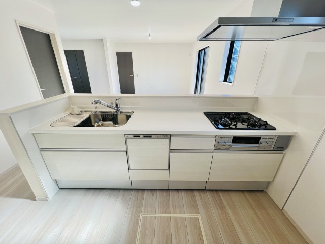 渋川市石原のキッチン|対面式キッチンでご家族との会話も弾みます♪