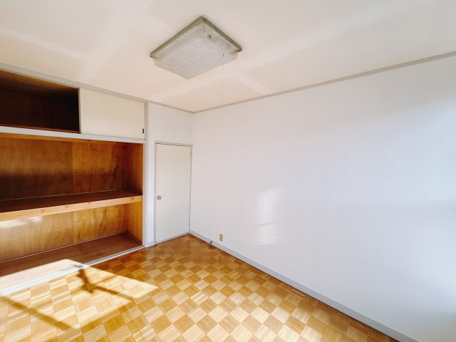 【中古戸建】高崎市小八木町の洋室|■2階洋室｜お子様の一人部屋にピッタリな洋室。木のぬくもりを感じるフローリングは、天然木の味わいが時とともに深みを増していきます。また、傷にも強く、フリーワックスでお手入れもラクラクです♪