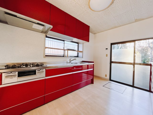 【中古戸建】高崎市小八木町のキッチン|■キッチン｜全スライド式収納キッチン♪お皿や鍋の出し入れもラクラクです（＾＾）！