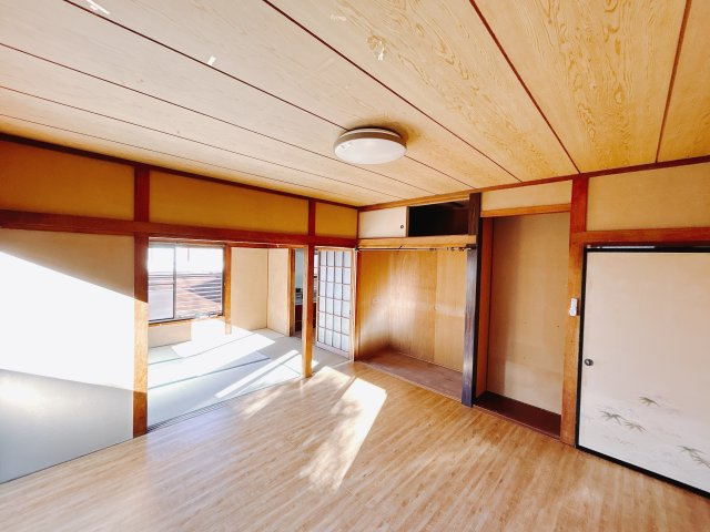 【中古戸建】高崎市小八木町の和室|■1階和室｜和室でしか味わえない畳ならではの香りや素材で和のやすらぎを感じてください♪休日はお子様とお昼寝するのにも最適です！