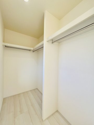 渋川行幸田の収納|高さのある物もたっぷり収納可能なウォークインクローゼット♪