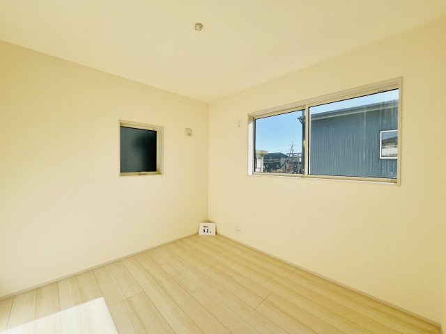 渋川行幸田の洋室|2面採光で日当たり風通し良好♪