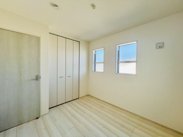 渋川行幸田の洋室|お子様の一人部屋デビューにも最適♪