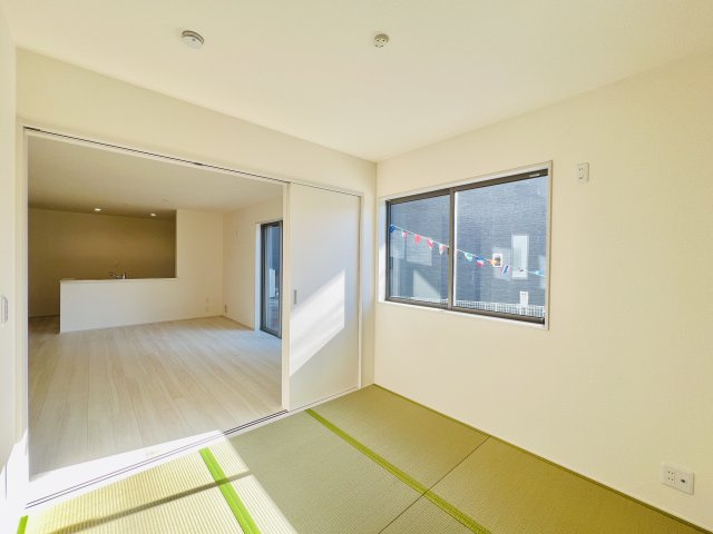 高崎寺尾の和室|リビングに隣接する和室は、キッズスペースや家事スペースとしても♪