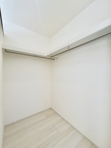 高崎寺尾の収納|高さのある物もたっぷり収納可能なウォークインクローゼット♪