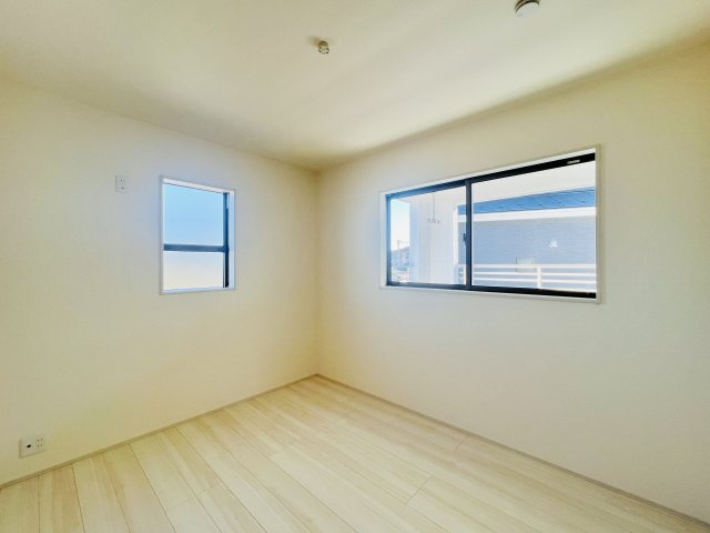 高崎寺尾の洋室|2面採光で日当たり風通し良好♪