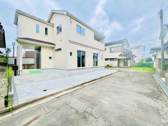 高崎市並榎町の前面道路含む現地写真|駐車スペース2台可！！