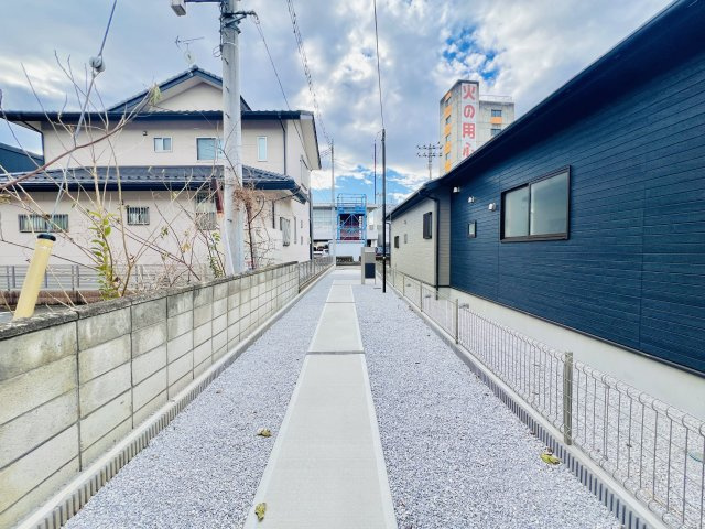 高崎市八千代町の前面道路含む現地写真|暮らしやすい住環境♪