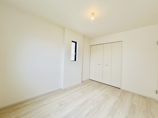 高崎市新後閑町の洋室|お子様の一人部屋デビューにも最適♪