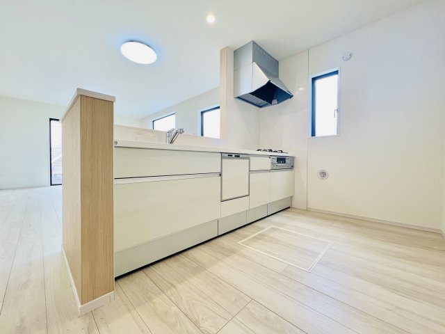 高崎市新後閑町のキッチン|作業スペースも広く、収納も充実のキッチン♪