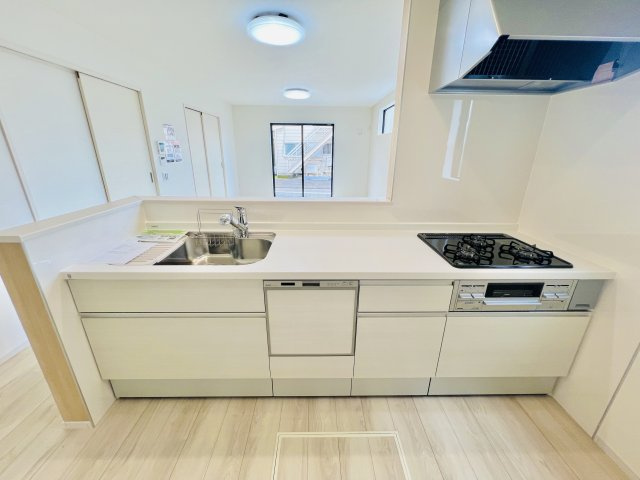 高崎市新後閑町のキッチン|対面式キッチンでご家族との会話も弾みます♪