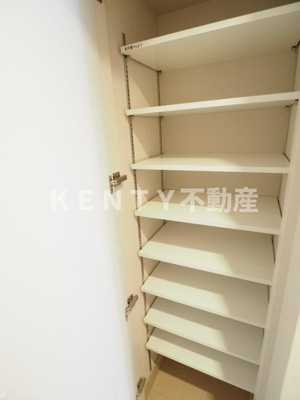 【玄関】 | アーバネックス南品川Ⅱ | 収納もある玄関です