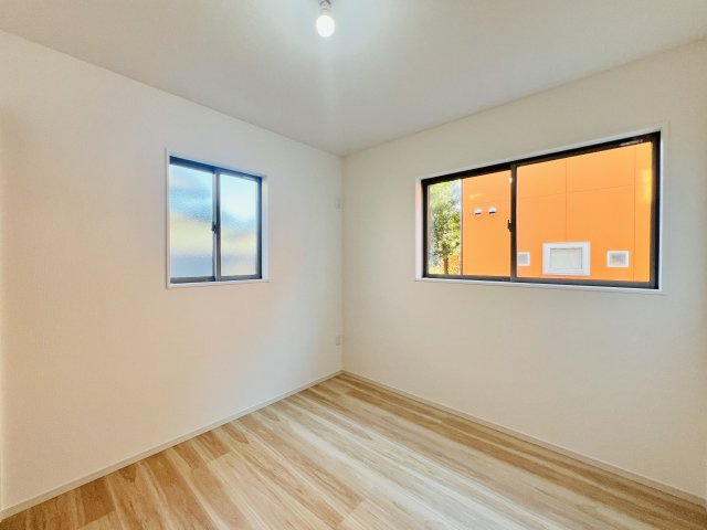 高崎市矢中町の洋室|リビングに隣接する4.7帖洋室◎