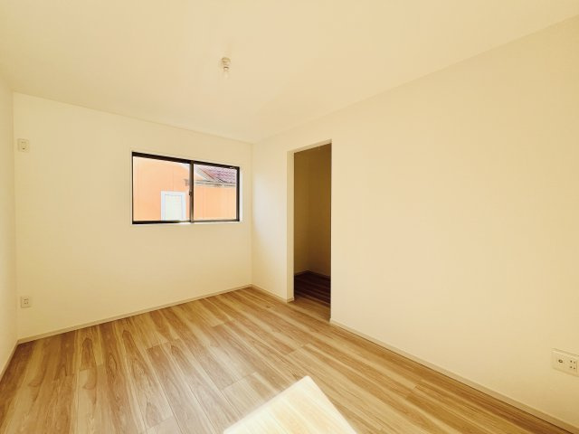 高崎市矢中町の洋室|お子様の一人部屋デビューにも最適♪
WIC付き