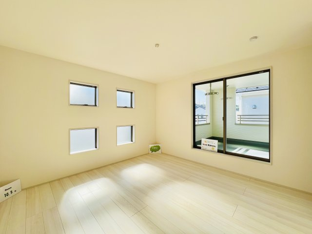 高崎石原町の洋室|10帖の洋室は、ゆとりのある空間♪