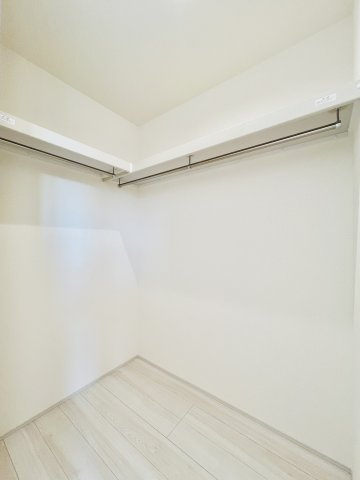 高崎石原町の収納|高さのある物もたっぷり収納可能なウォークインクローゼット♪