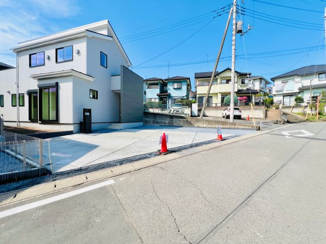 高崎日光町の前面道路含む現地写真|閑静な住宅地