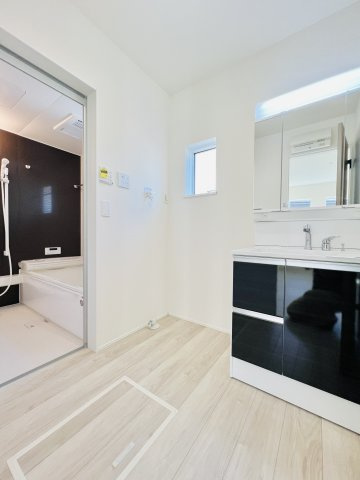 高崎日光町の独立洗面台|収納スペース豊富で散らかりにくい洗面空間