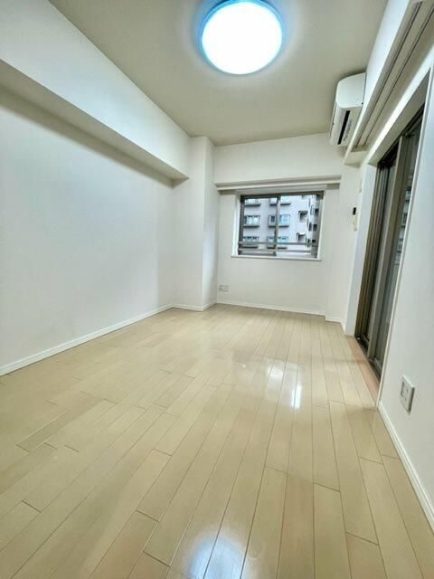 レジディア後楽園の居間・リビング|東向き　２面採光