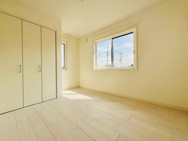 前橋市三俣町2丁目の洋室|お子様の一人部屋デビューにも最適♪