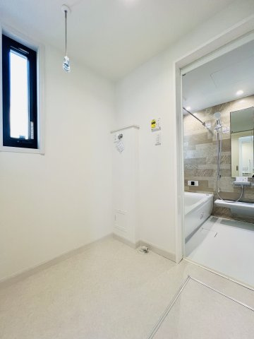 前橋市三俣町2丁目の収納|脱衣所は洗濯機を設置しても広々スペース♪