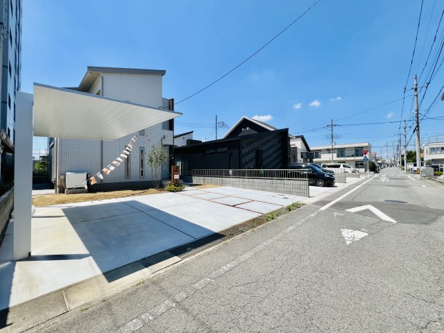 前橋市問屋町の前面道路含む現地写真|駐車スペース3～4台！前面道路6ｍで出入りも安心♪