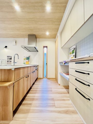 前橋市問屋町のキッチン|IHコンロ＆食洗機付き、嬉しい設備充実
収納も豊富なキッチン♪