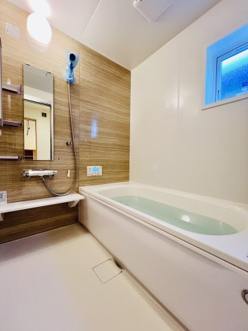 前橋市問屋町の浴室|木目調×清潔感、親子でゆったり入れる1坪浴室
高級感溢れるユニットバスで１日の疲れも癒されます♪