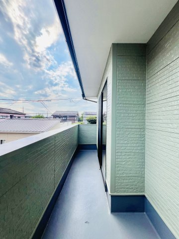 伊勢崎市富塚町のバルコニー|広々バルコニーは洗濯物もたっぷり干せます◎