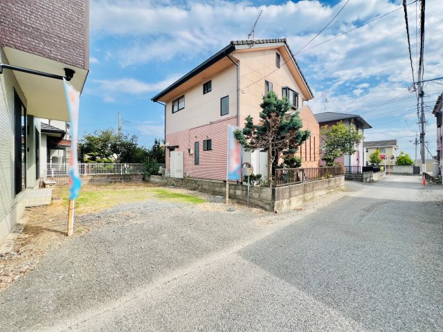 伊勢崎市富塚町の前面道路含む現地写真|閑静な住宅地◎