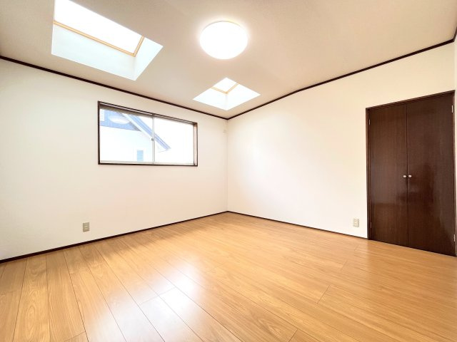 佐波郡玉村町大字五料の洋室|洋室６帖♪全居室６帖以上なので開放的にお過ごしいただけます(^^♪