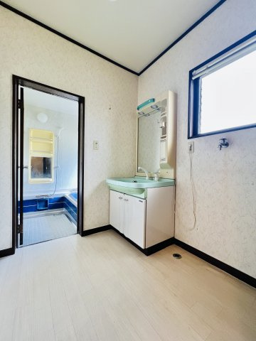 佐波郡玉村町福島の洗面所|広々とした空間の洗面脱衣所◎